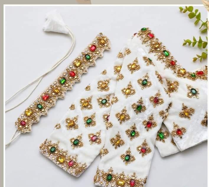 Opulent Multi-Kundan Ensemble