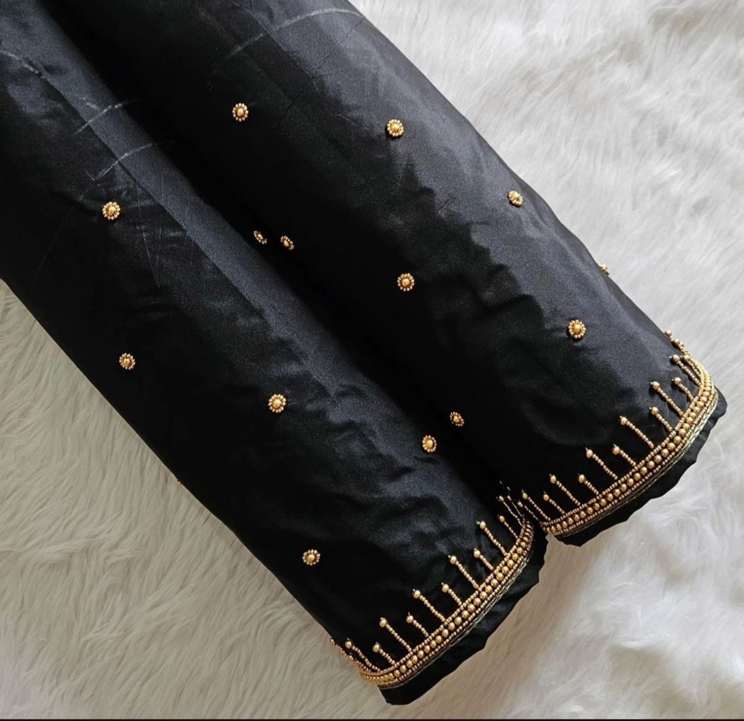 Timeless Black Elegance – Exclusive Blouse Offer