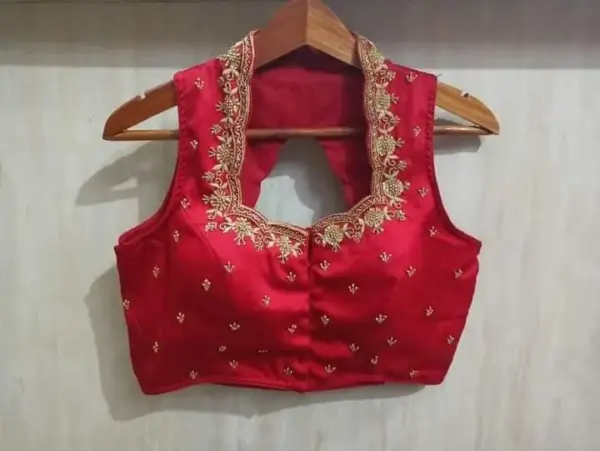 Chic Aura – Modern Halter Neck Elegance