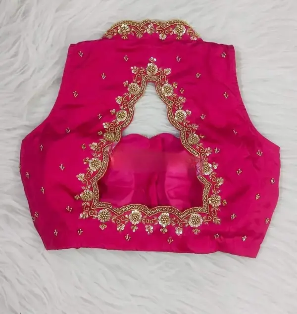 Chic Aura – Modern Halter Neck Elegance