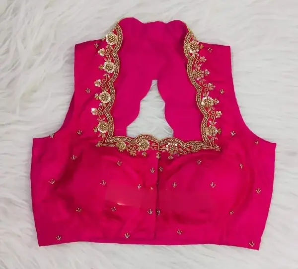 Chic Aura – Modern Halter Neck Elegance