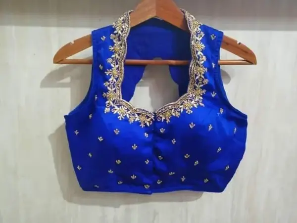 Chic Aura – Modern Halter Neck Elegance