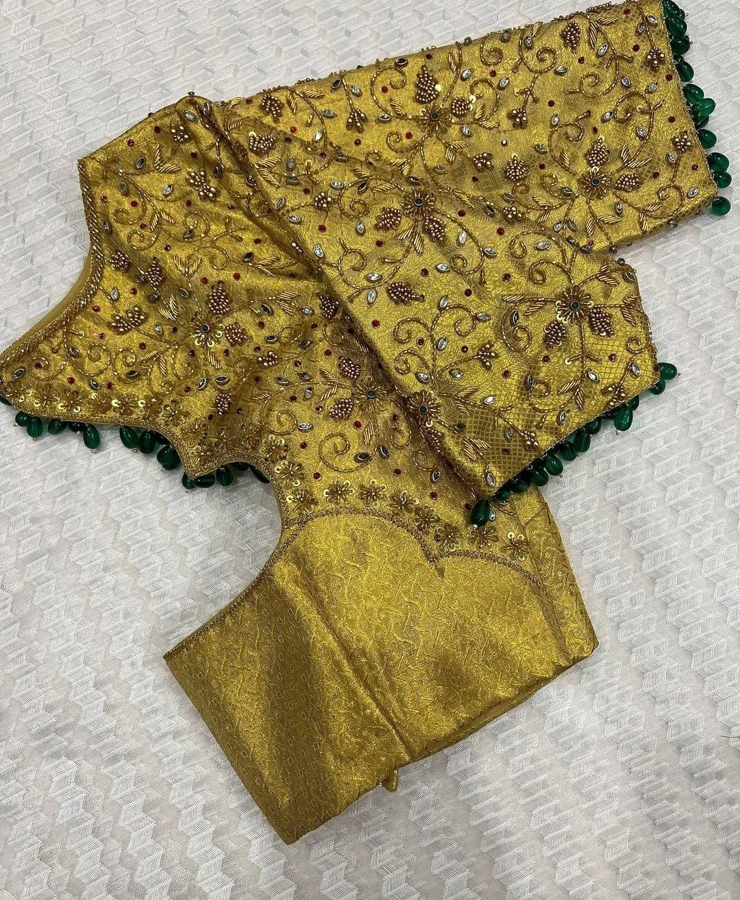 Golden Majesty – Radiance Redefined for Brides