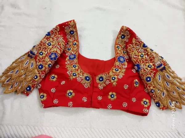 Ruby Opulence – 3D Peacock Perfection