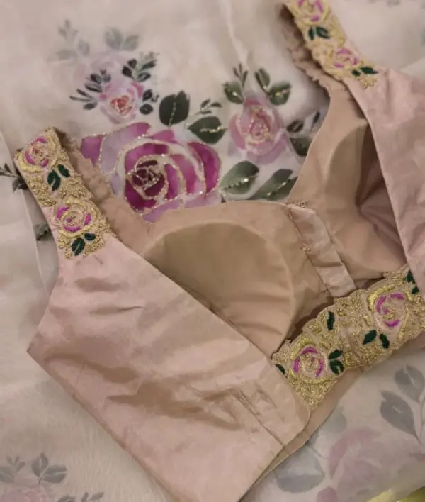 Sophisticated Peach Sleeveless Blouse with Back Open Design