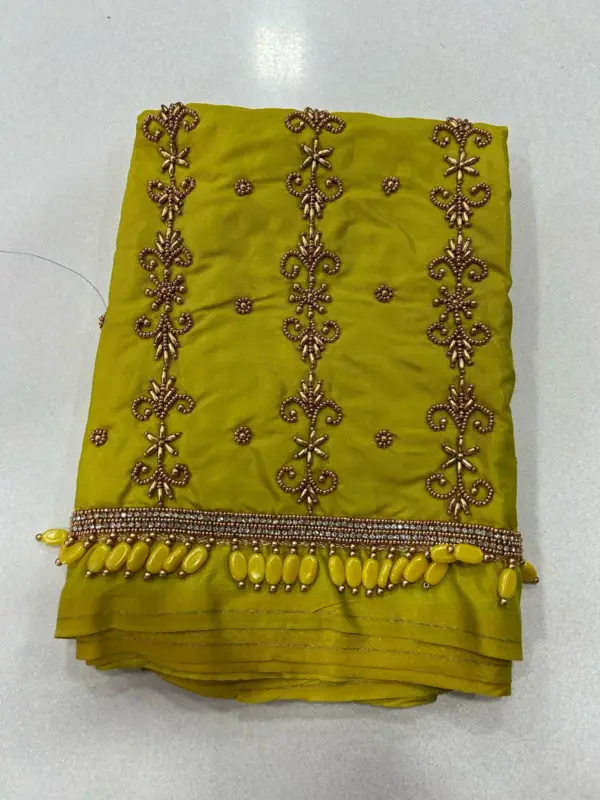 Elegant Lines Designer Aariwork Blouse – Latest Style at an Exclusive Offer!