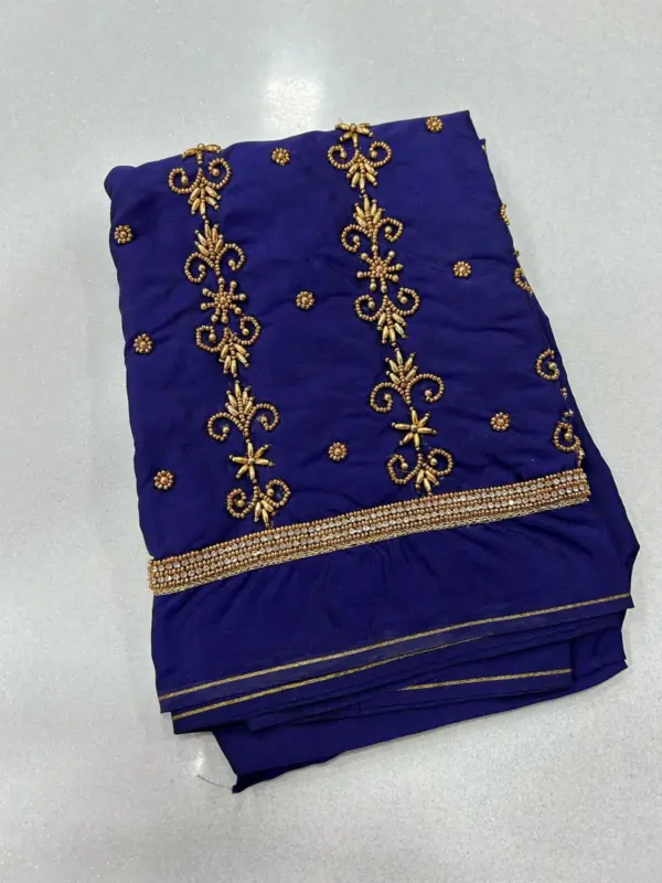 Elegant Lines Designer Aariwork Blouse – Latest Style at an Exclusive Offer!