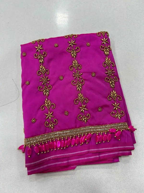 Elegant Lines Designer Aariwork Blouse – Latest Style at an Exclusive Offer!