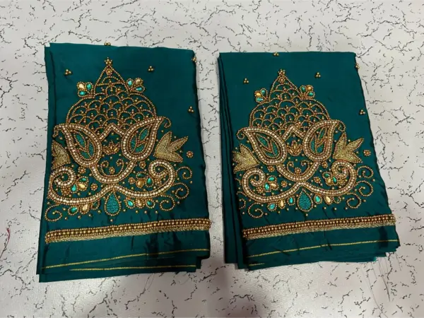 Elegant Threads – Buti Aariwork Blouse for Effortless Grace