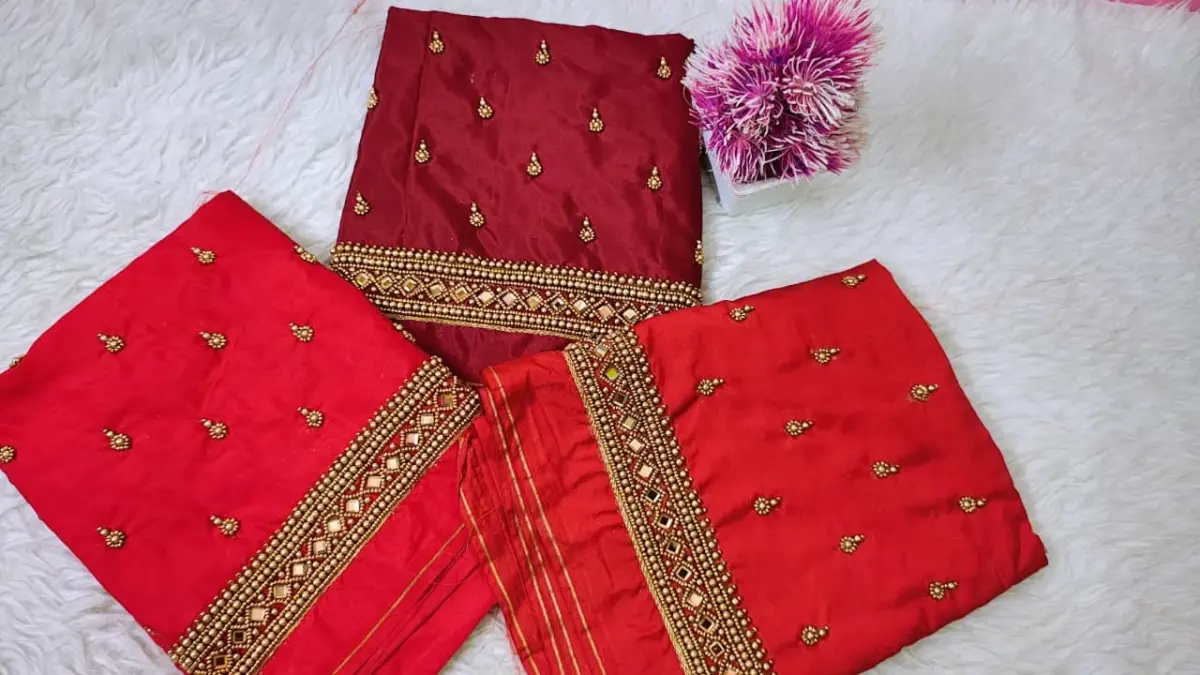 Timeless Charm: Beads Buti Aari Work Blouse with Sleek Border Detailing 6