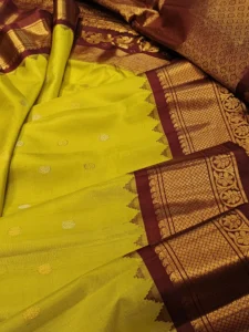 Elegant Handwoven Gadwal Silk Saree with Temple Interlock Pallu 4