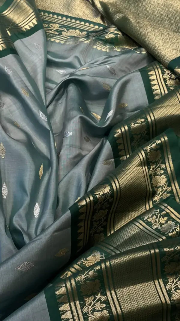 Elegant WeavesGadwal Silk Saree with Intricate Buta & Kanchi Borders