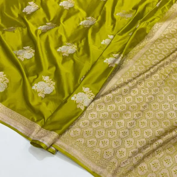 Premium Banarasee Musroo Silk Saree with Sona Roopa Weaving Flowy & Body Hugging Elegance