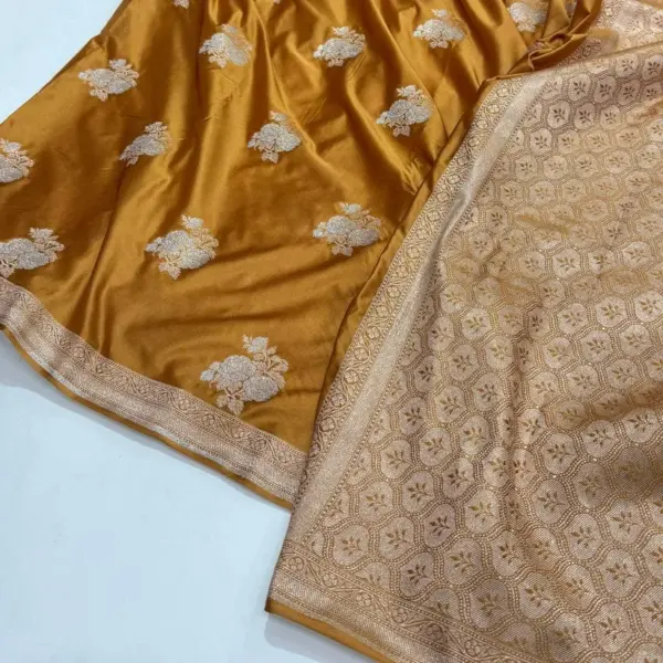 Premium Banarasee Musroo Silk Saree with Sona Roopa Weaving Flowy & Body Hugging Elegance