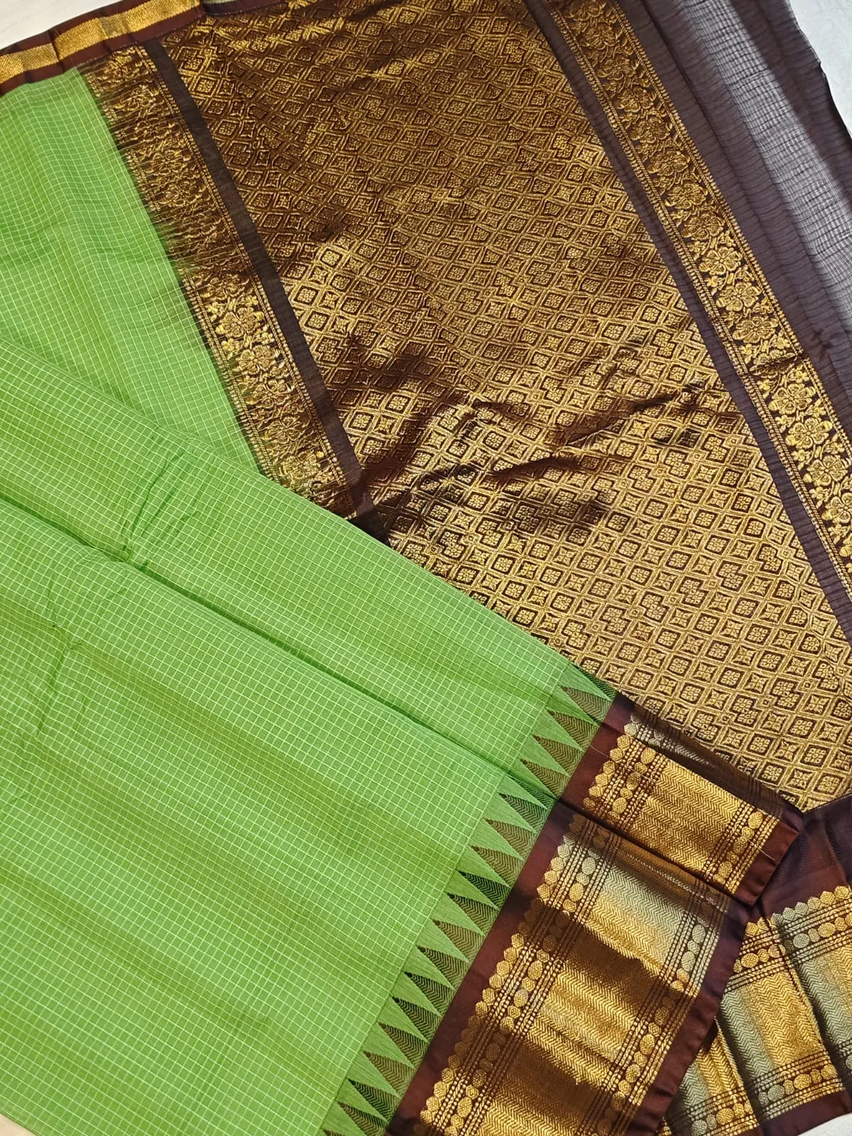 Premium Gadwal Cotton Saree with Temple Kuthu Interlock Weaving Pure Silk & Jari Elegance