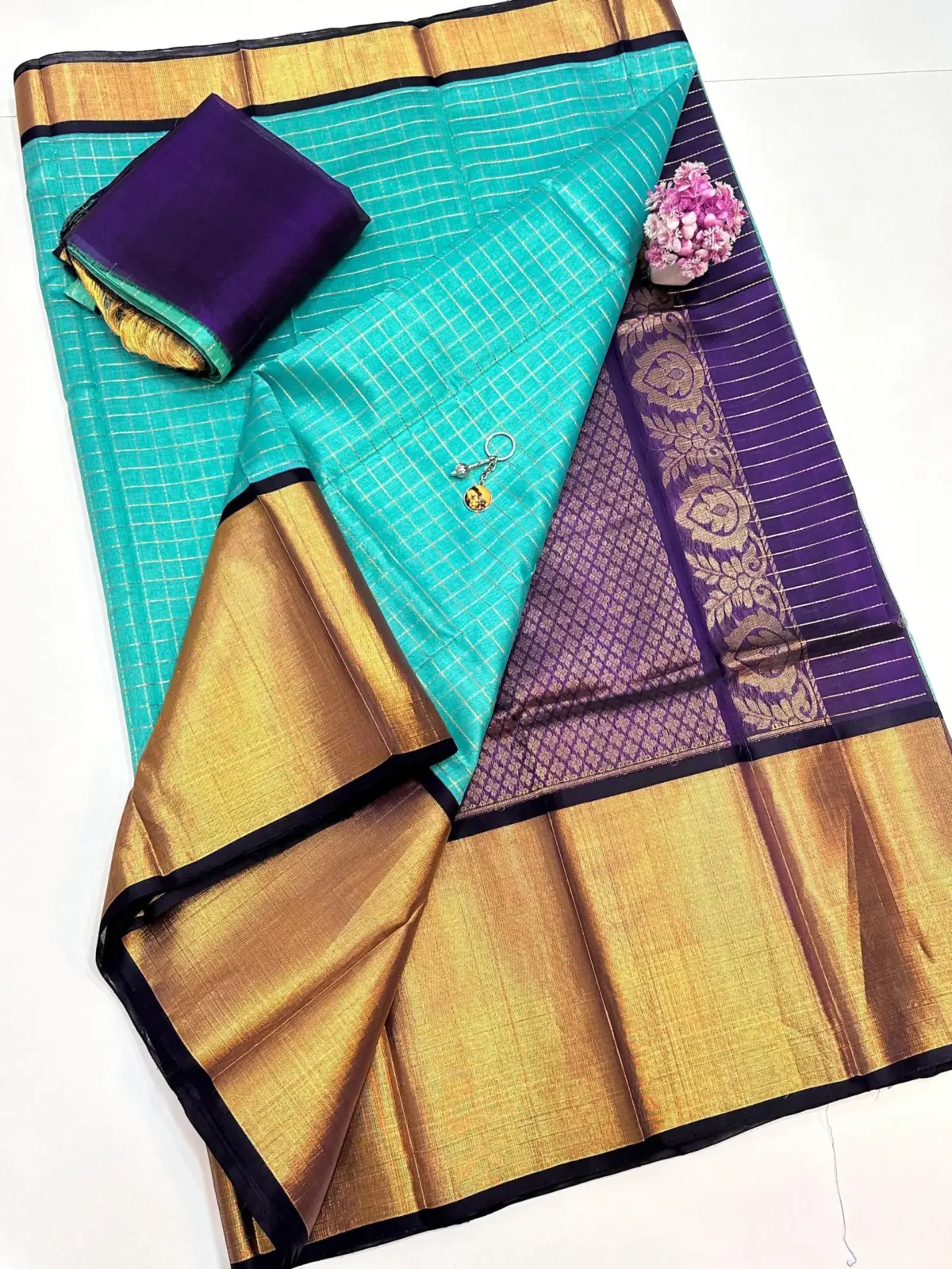 Pure Handloom Checks Cotton by Pattu Sarees with Minimal Kaddi Border Finish 5