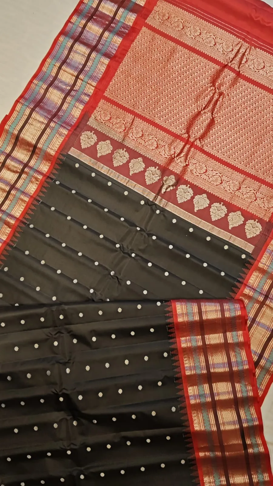 Timeless Gadwal Silk Saree with Kanchi Resham Pattu Border & Dual Buta | Kuthu Interlock Weaving