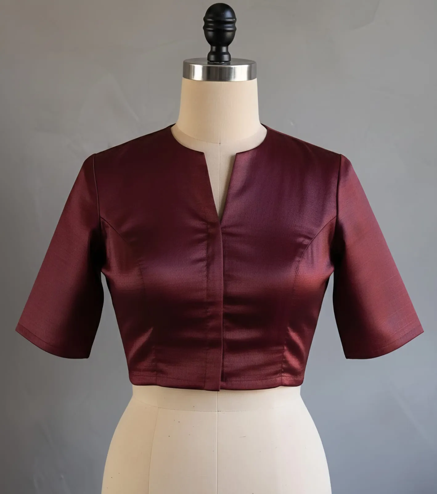 Elegant White Prince Cut Designer Blouse Trending Daily Wear Style 2025 - Image 4