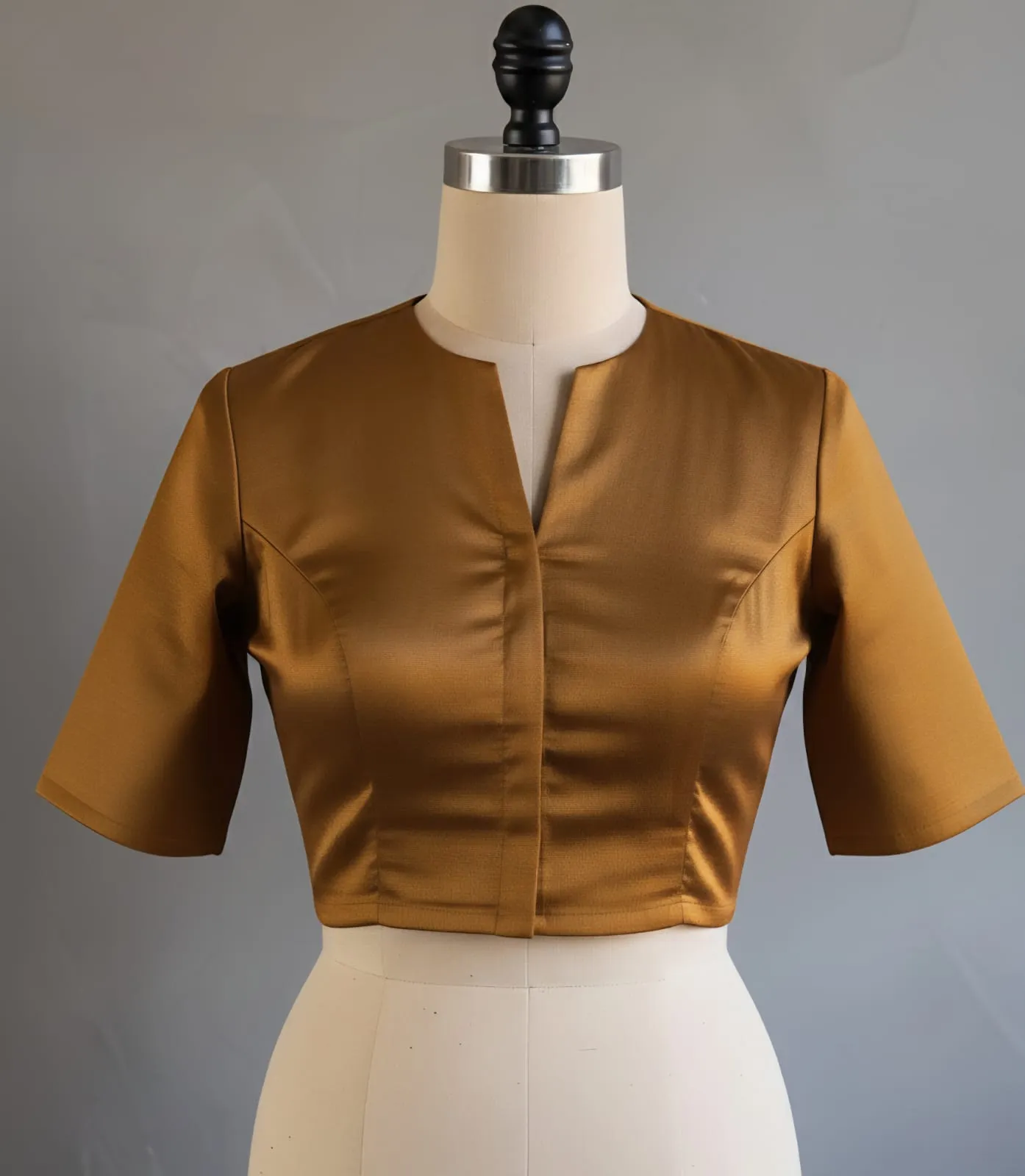 Elegant White Prince Cut Designer Blouse Trending Daily Wear Style 2025 - Image 5