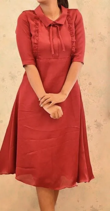 Classic Maroon Midi Dress – Featuring Ruffled Collar and Tie-Detail | Chic Casual Wear