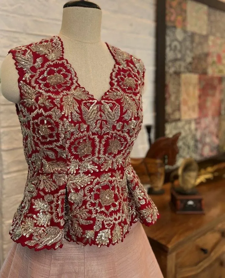 Exquisite Scalloped Edge Festive Blouse with Detailed Stone and Thread Work