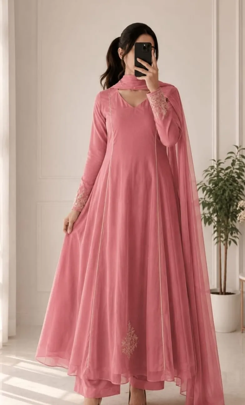 Minimalist Embroidered Suit Set with Dupatta – Elegant Festive Wear