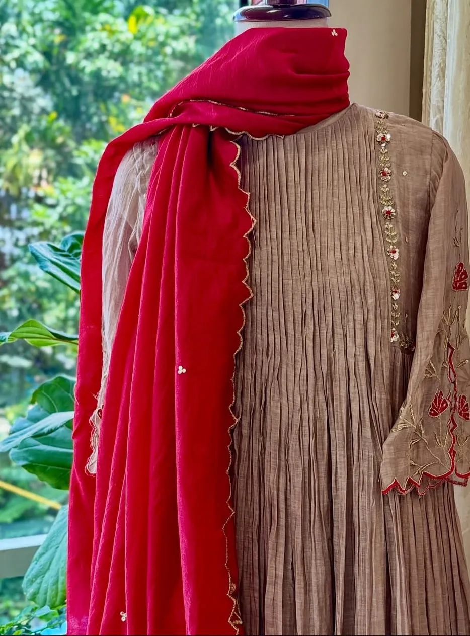 Beige Crushed Tissue Silk Anarkali Suit Set – Pintuck Bodice Kurta with Scalloped Rani Pink Dupatta & Sharara
