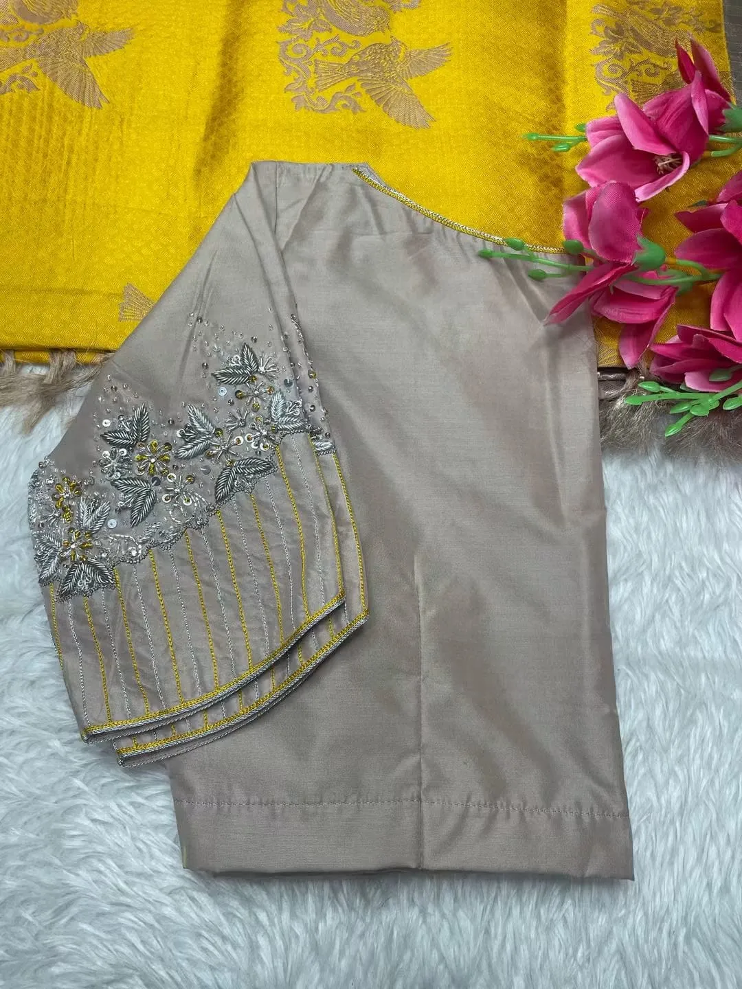 Champagne Beige Silk Saree Blouse – Handcrafted Silver Zardozi Floral Sleeves & Contrast Yellow Piping for Pattu Sarees 1