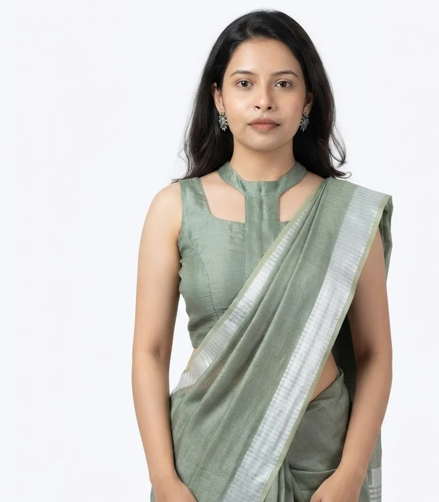 Exquisite Silk Halter Neck Designer Saree Blouse – Sleeveless Festive Wear