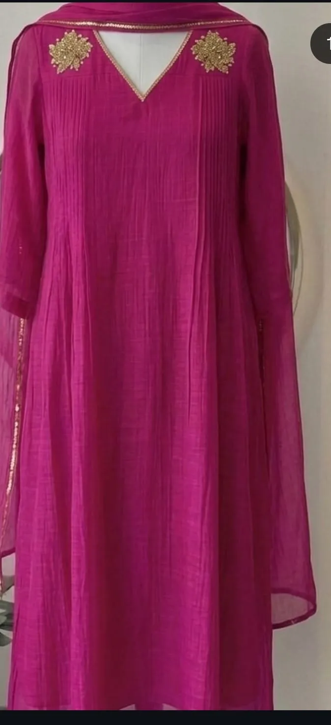 Magenta Pink Pleated Chanderi Silk Kurta Set with Zardozi Work V-Neck & Dupatta – Festive & Wedding Wear