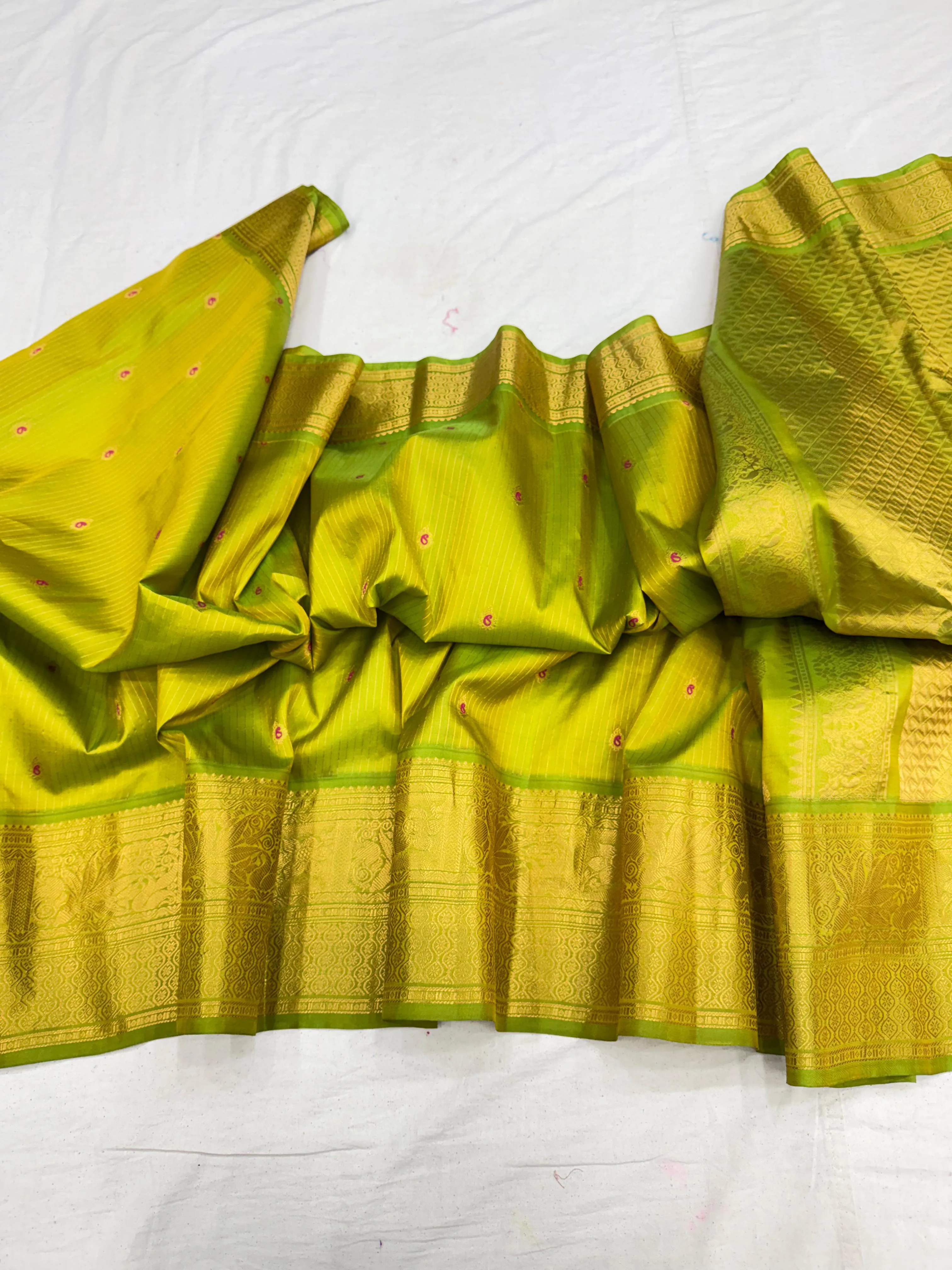 Pure Gadwal Pattu Saree with Self Zari Checks, Temple Border & Rich Pallu