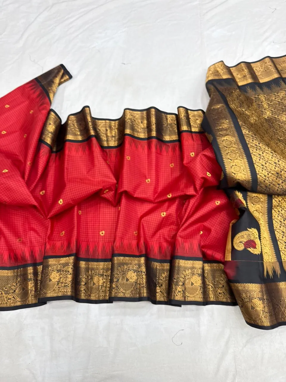 Pure Handwoven Gadwal Pattu Saree with Traditional Temple Border | Contrast Rich Pallu & Meena Zari Butta Festive Saree