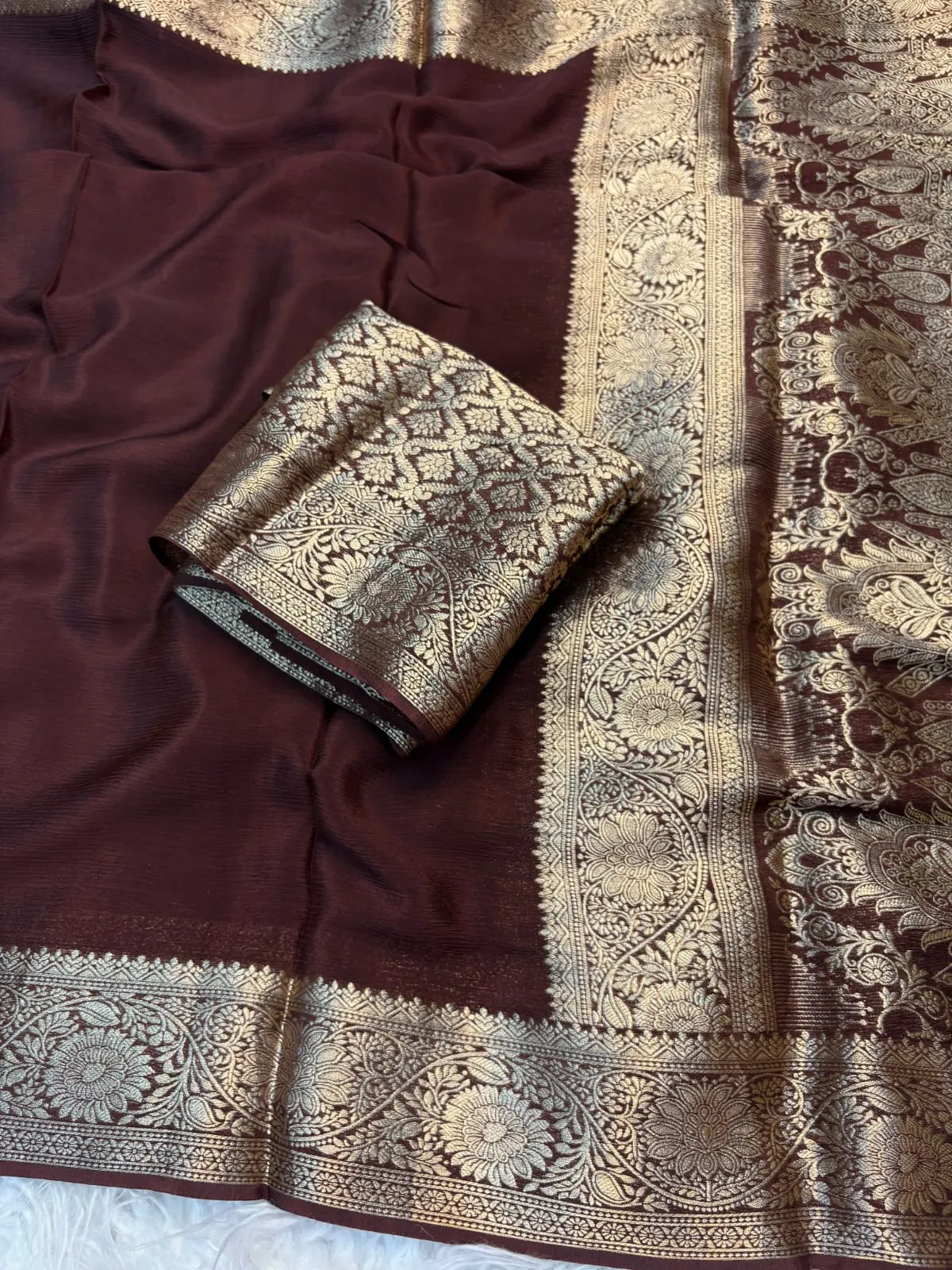 Pure Viscose Chinon Saree with Banarasi Jacquard Rich Pallu & Brocade Blouse
