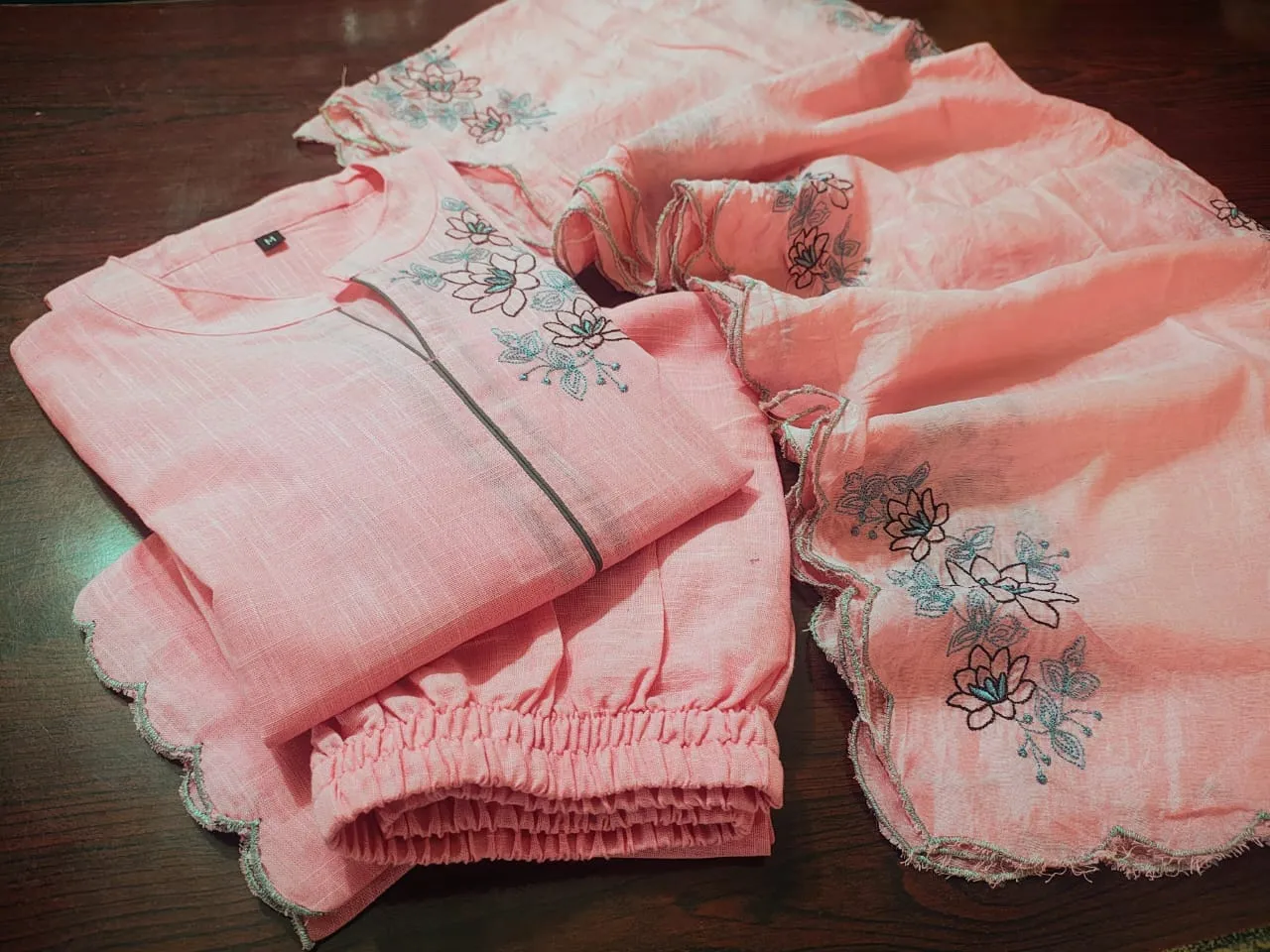 Baby Pink Handloom Cotton Embroidered Kurti Pant Set with Scalloped Cutwork Organza Silk Dupatta 1