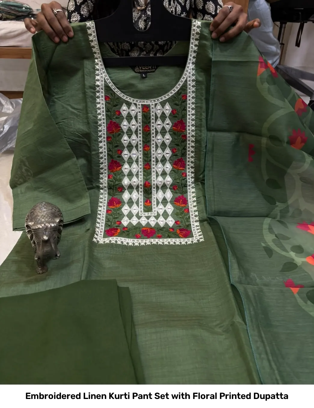 Embroidered Linen Kurti Pant Set with Floral Printed Dupatta 3