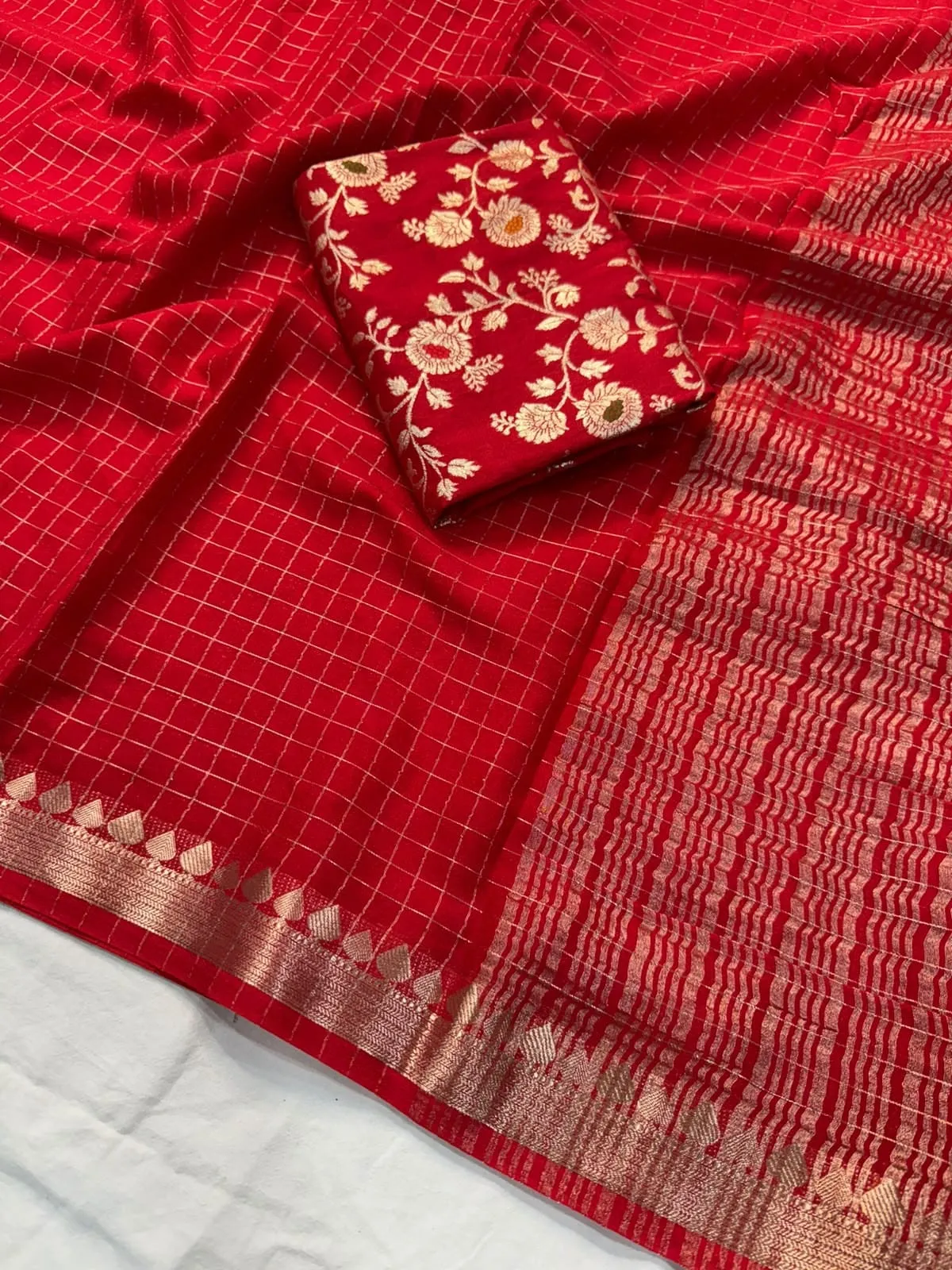 Viscose Georgette Checks Saree & Jacquard Blouse